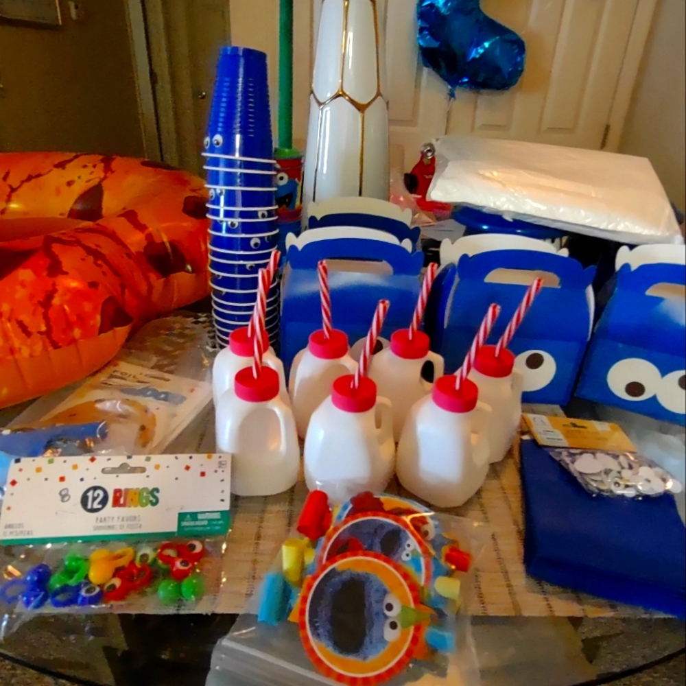 Cookie Monster party lot